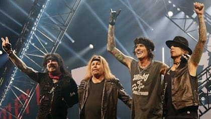 MÖTLEY CRÜE And SHINEDOWN To Perform On Season Finale Of ‘American Idol’