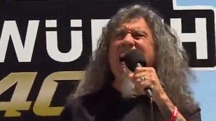 Watch: SLAYER’s TOM ARAYA Delivers ‘Drivers, Start Your Engines’ Command For ‘Würth 400’ At Texas Motor Speedway